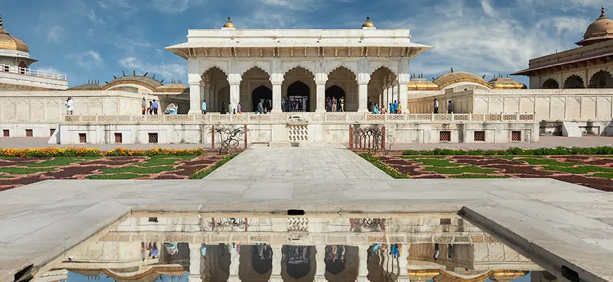 the marble palace in Agra Fort