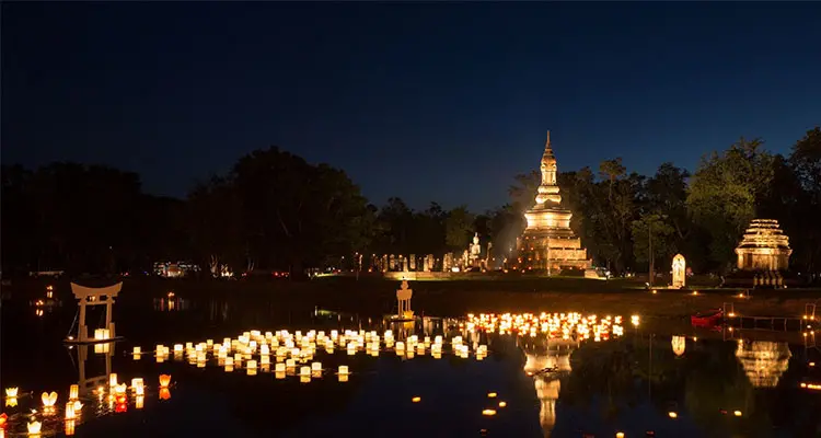 The loy kratong festival in sukhohtai